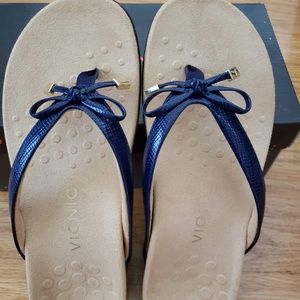 Vionic Bella II Toe-Post Sandal Lizard Navy 6.5 /7